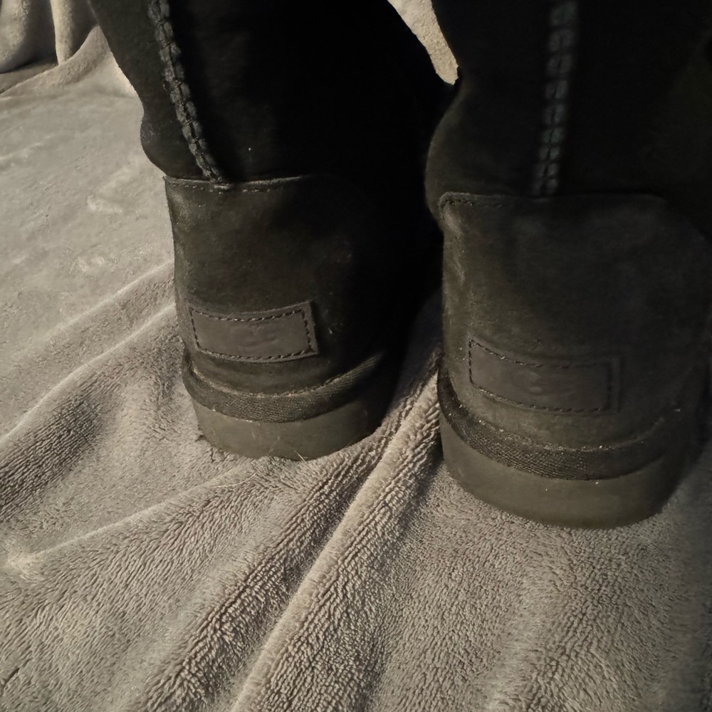 UGG Boots - Picture 4 of 4
